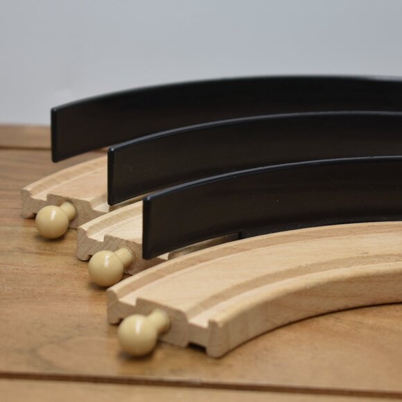 7" Brio Accessories Curved Fenced Tracks Toys Train Scene Wooden Railway x 3 Lot - Picture 5 of 6